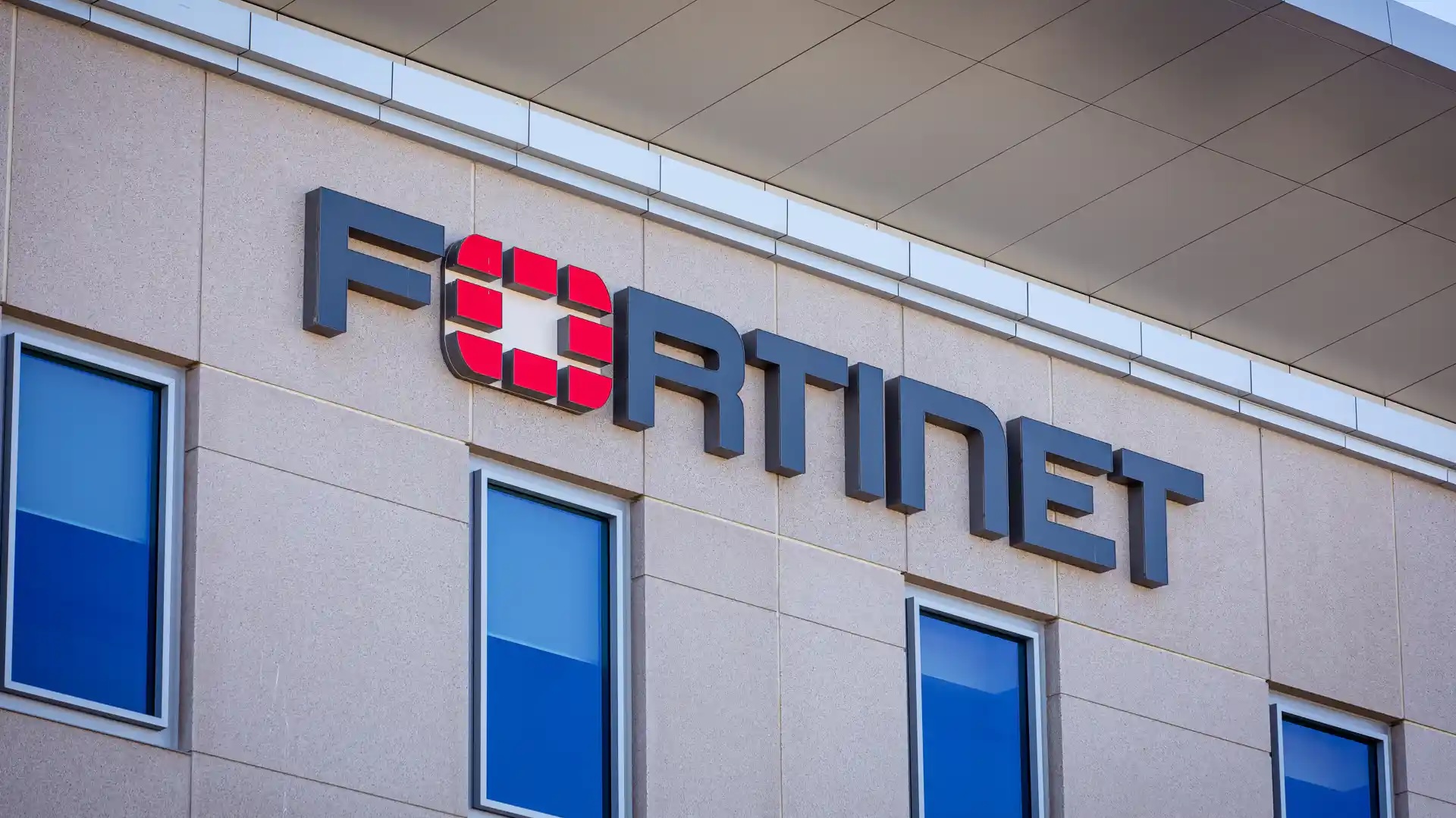 FortiBleed expõe credenciais VPN de quase 74 mil firewalls Fortinet