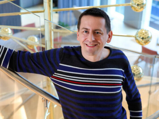John Jumper troca a DeepMind pela rival Anthropic em plena guerra da IA