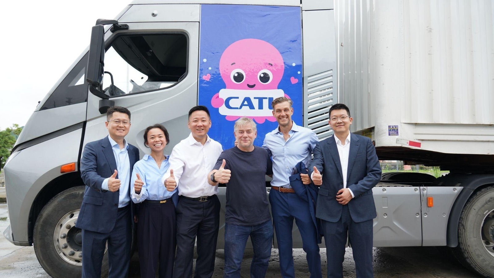 Esta rede chinesa quer trocar baterias de camiões na Europa