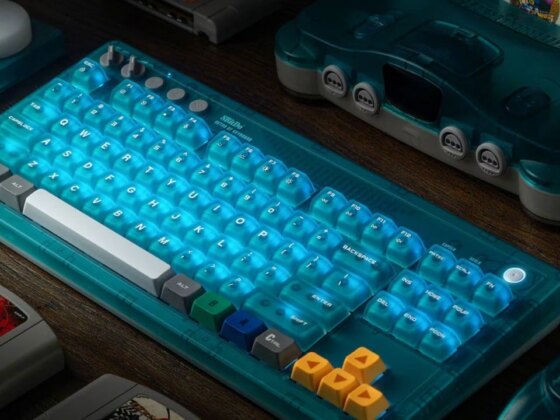 8BitDo celebra 30 anos da N64 com teclado e comando transparentes