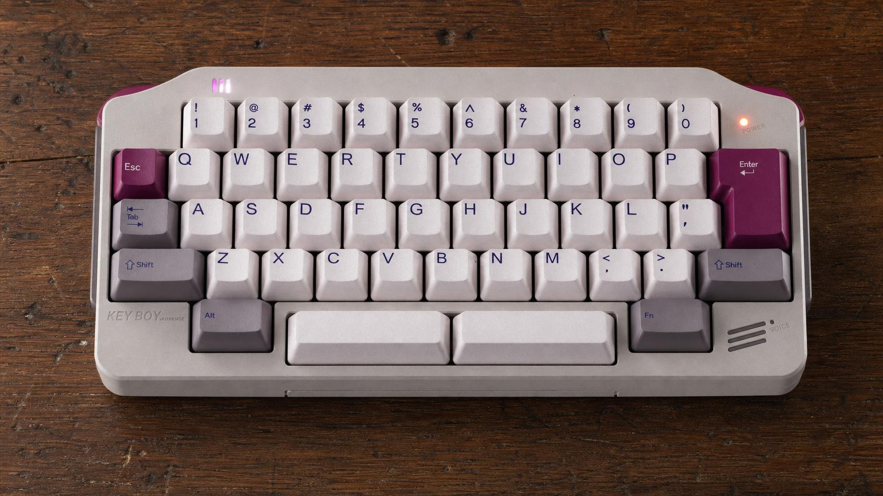 Key Boy Advance é um teclado mecânico para quem cresceu com a GBA