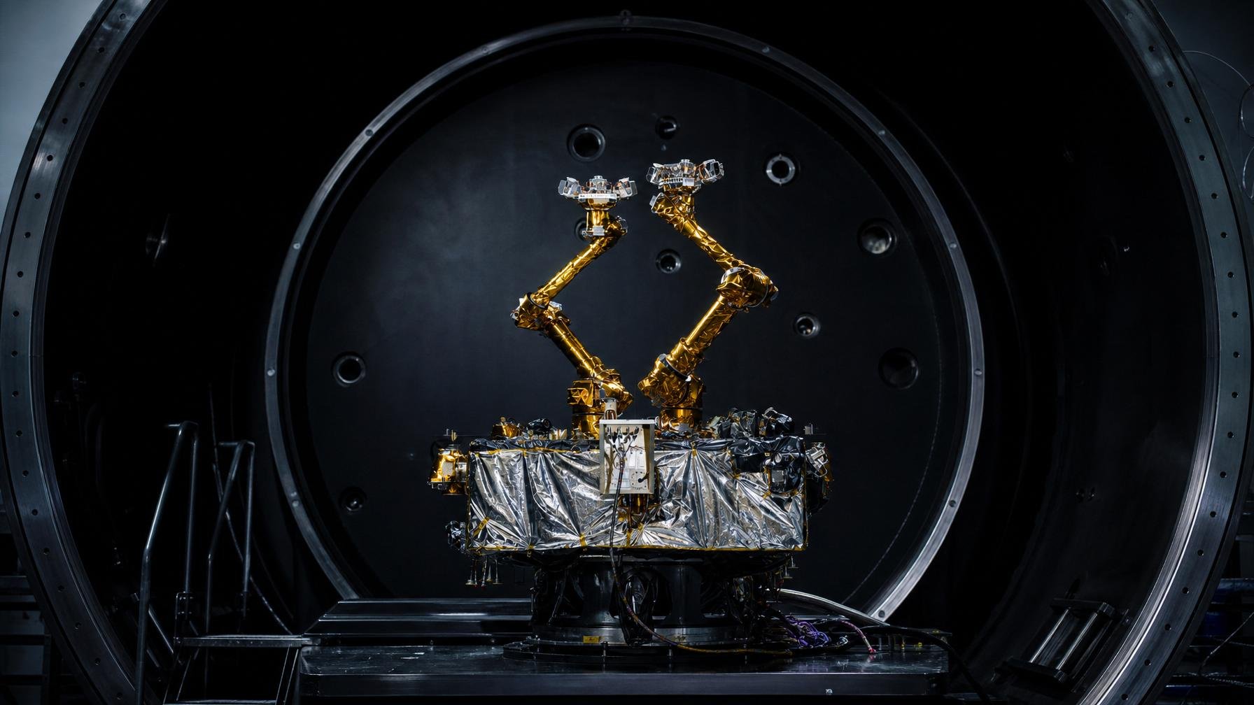 O satélite mecânico da DARPA que pode mexer nos cabos lá em cima