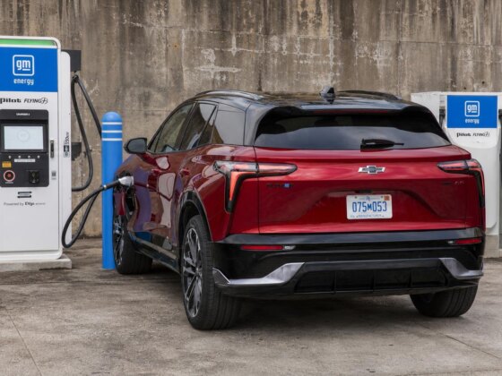 Crise do petróleo dispara vendas de carros eletrificados no mundo
