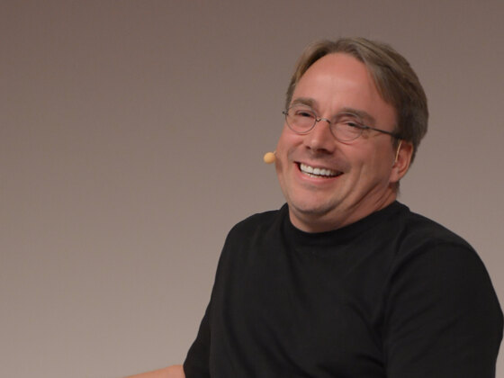 Linus Torvalds passou de cético da IA a defensor no kernel Linux