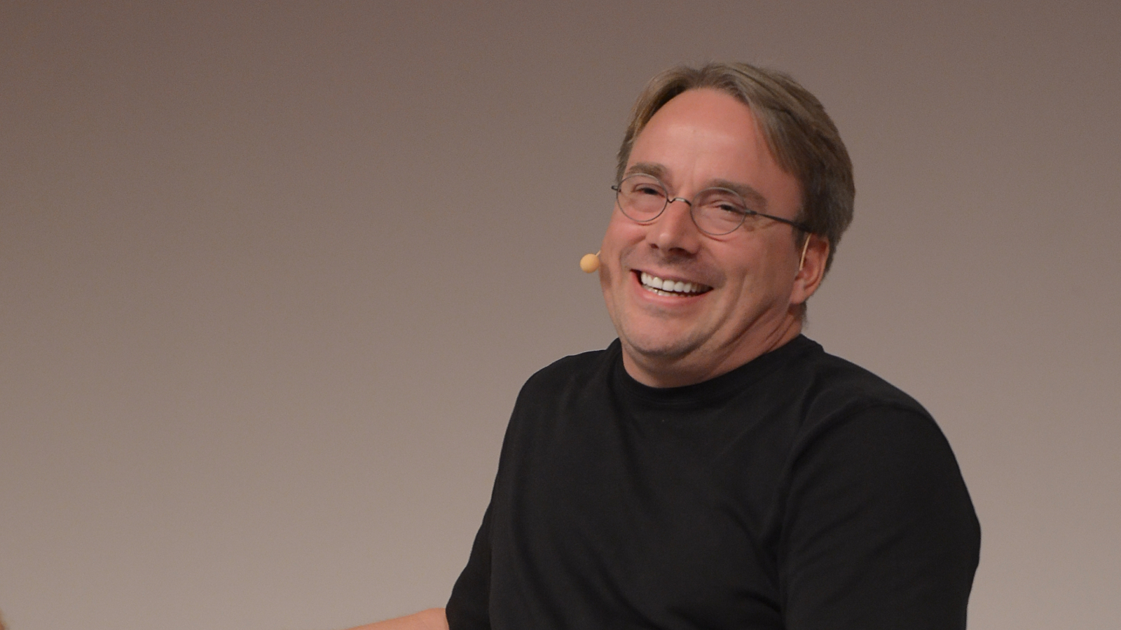 Linus Torvalds passou de cético da IA a defensor no kernel Linux