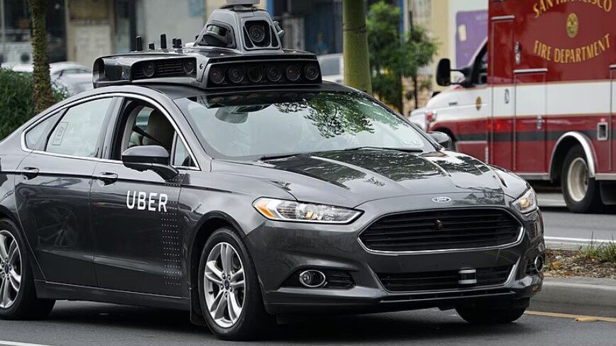 Uber falhou nos robotaxis e agora tenta mandar nas regras