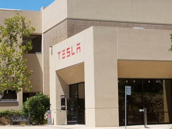 Tesla pode vender negócio na China para facilitar fusão com a SpaceX
