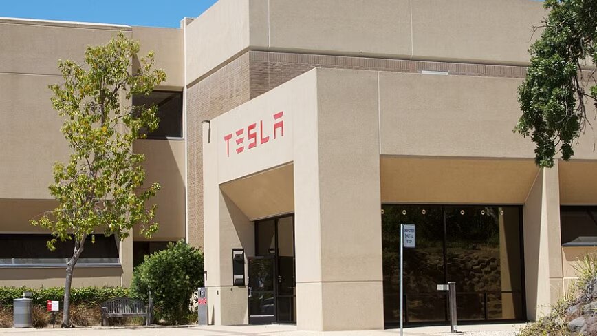 Tesla pode vender negócio na China para facilitar fusão com a SpaceX