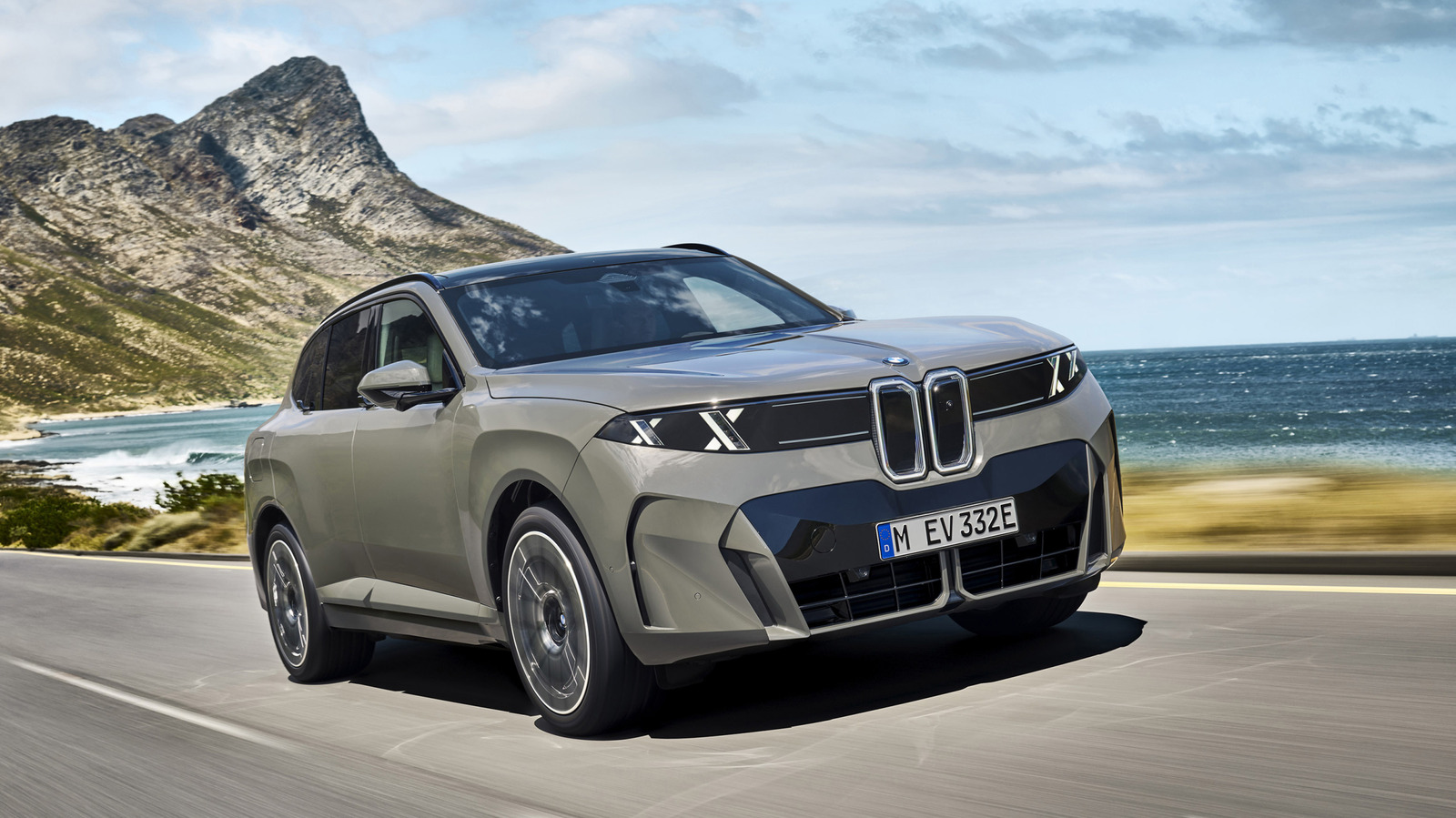 BMW iX5 estreia versão 100% elétrica com 700 km de autonomia