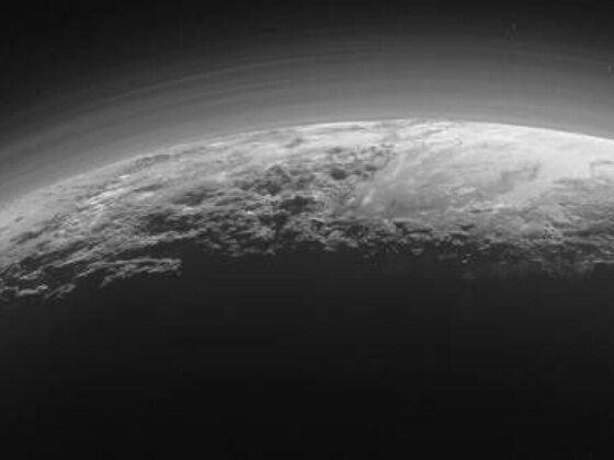 Sonda New Horizons acorda sozinha após 321 dias a hibernar