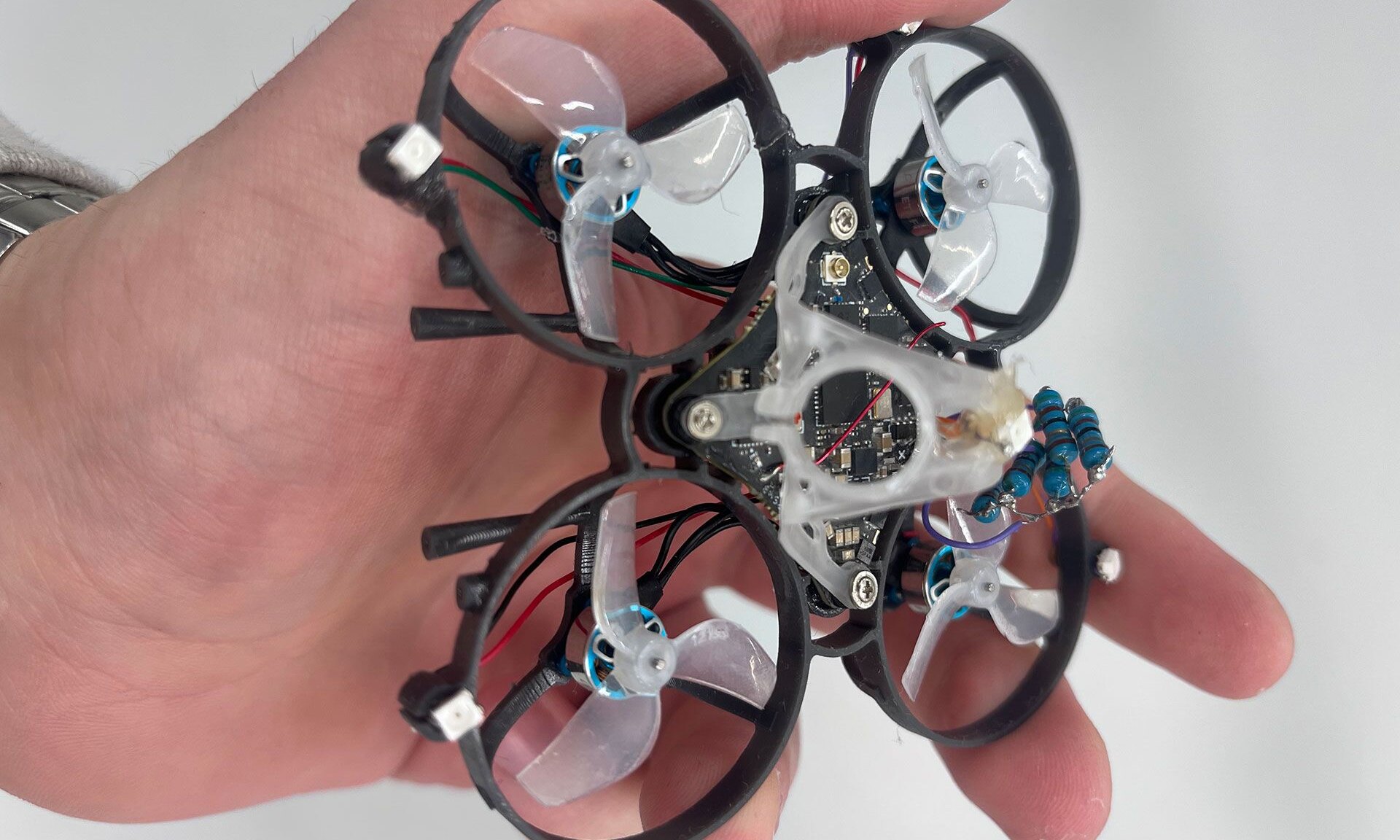 Este micro-drone caça mosquitos sozinho e já conseguiu o primeiro abate