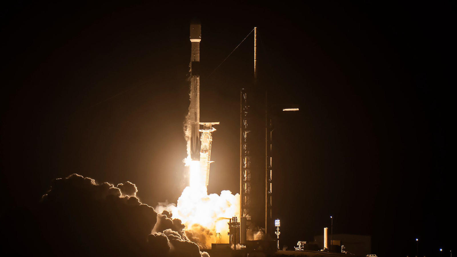 Um Falcon 9 perdido vai embater na Lua em agosto, de propósito nenhum