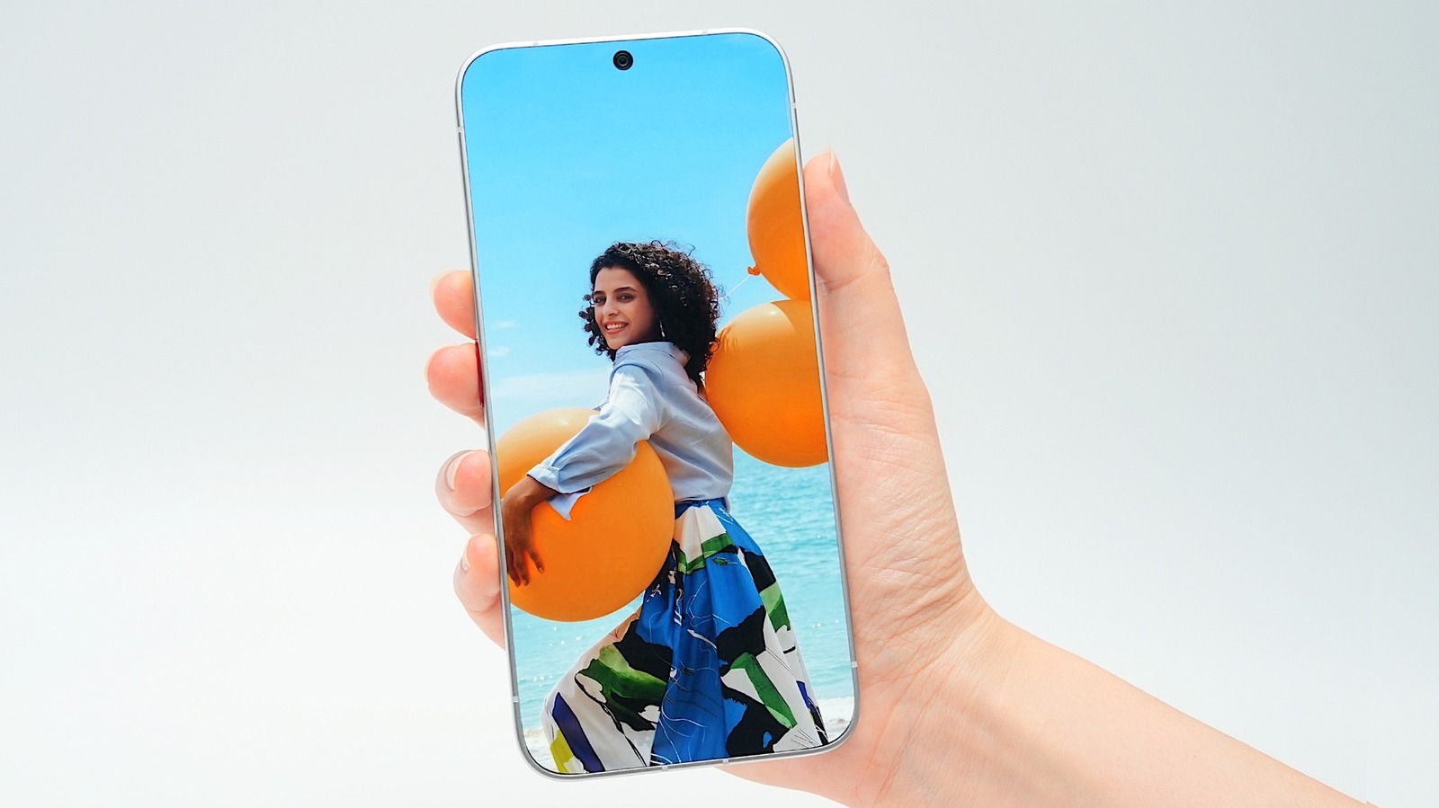 Tecno leva ao IFA um conceito de smartphone sem molduras visíveis