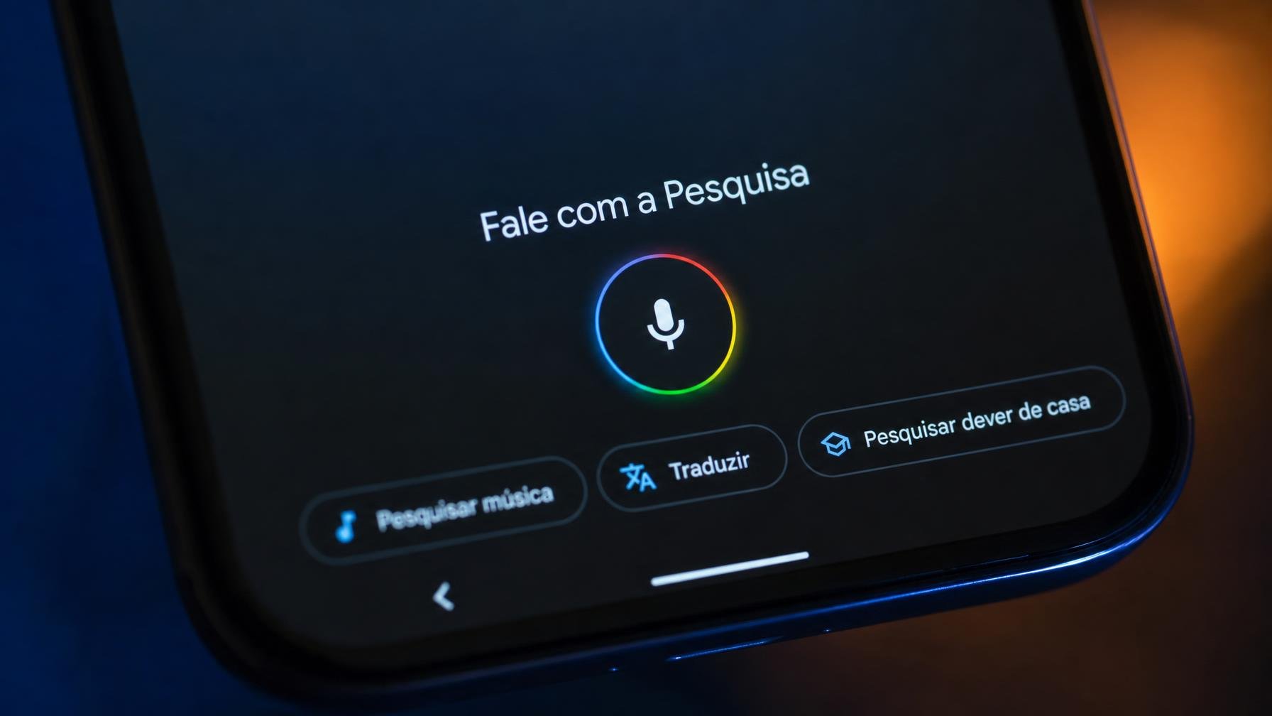 Google repensa a pesquisa por voz e cola a IA à lupa clássica