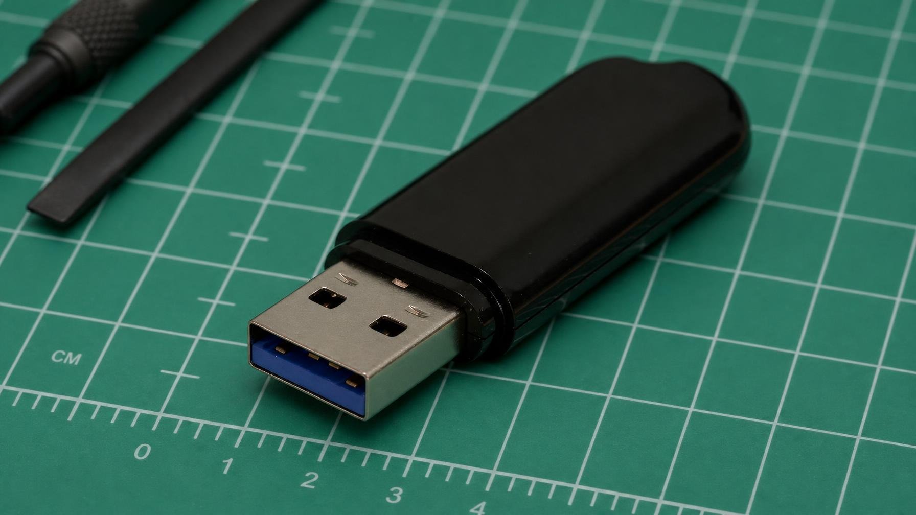 Phantom Drive: a pen USB que esconde o que interessa