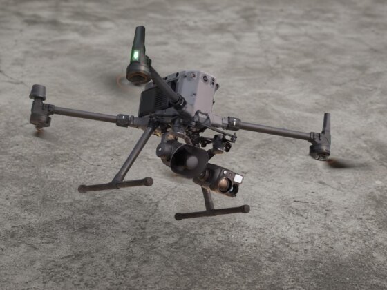 Trump sobe tarifas a 100% para drones pesados e peças de avião