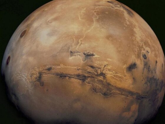 Ondas gigantes de vento solar podem ter despido Marte da atmosfera