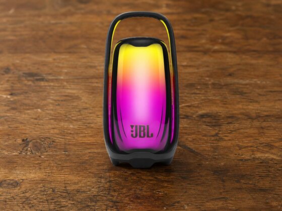 JBL Pulse 6 traz mais luz, mais graves e até modo candeeiro