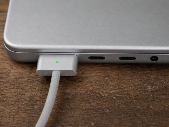 MagSafe ou USB-C no MacBook: qual faz mesmo mais sentido?