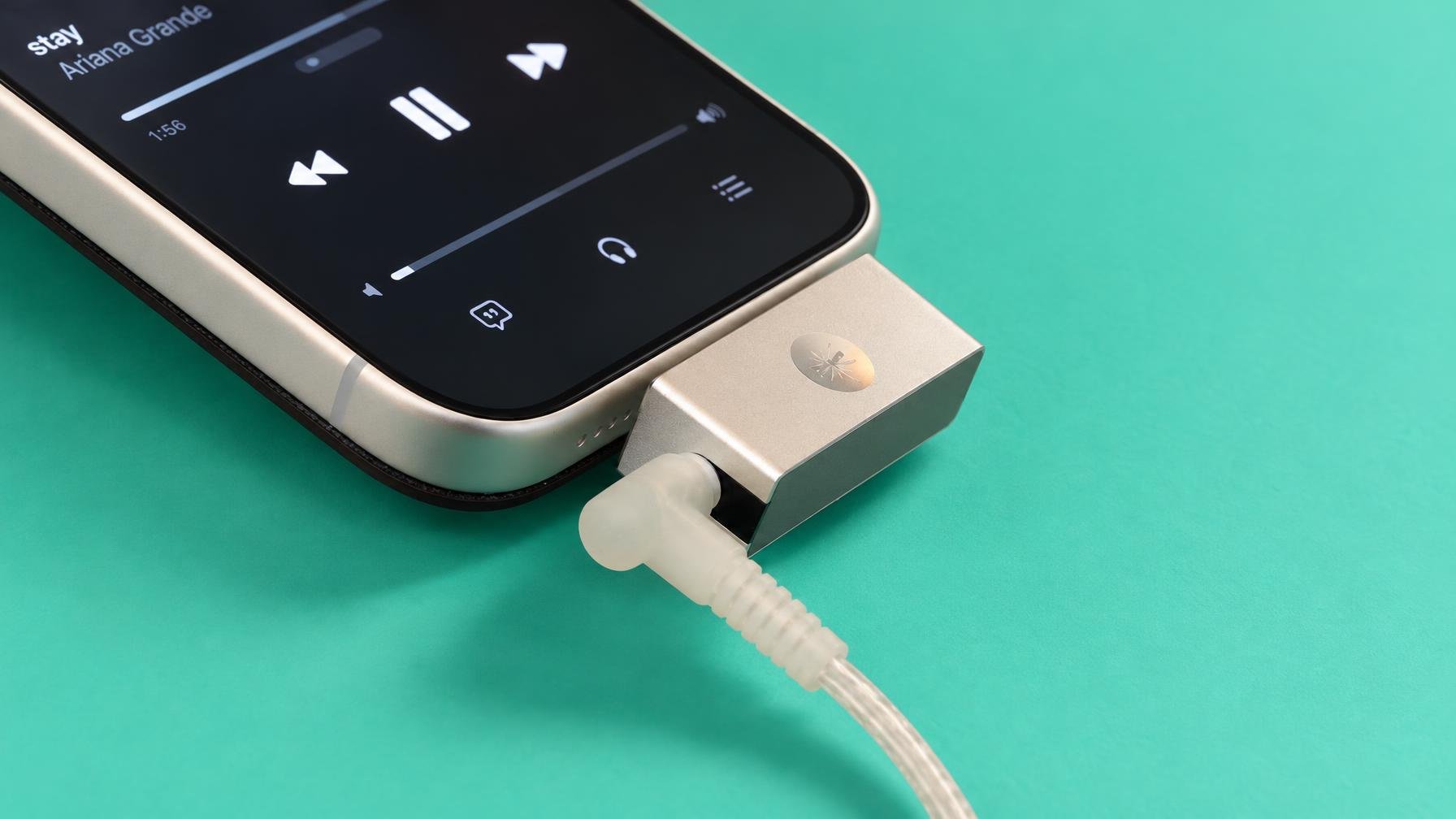 Um DAC USB-C devolve a ficha de 3,5 mm ao teu telemóvel