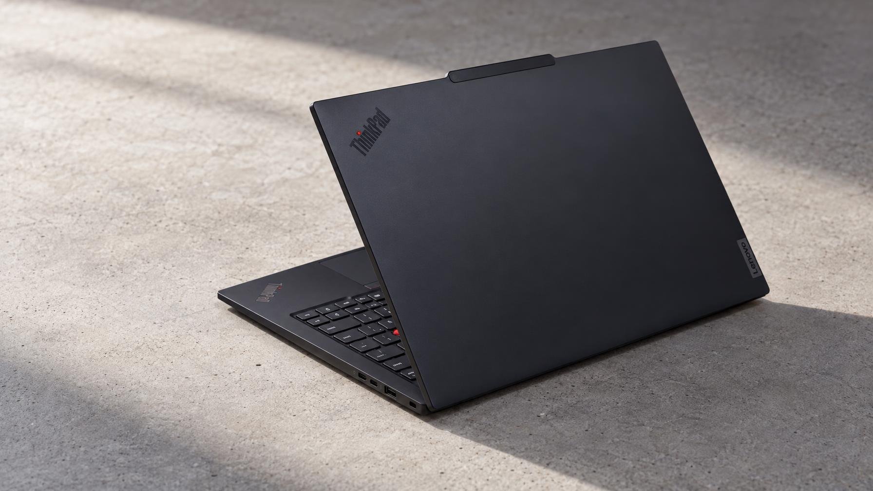 Lenovo ThinkPad X1 Carbon Gen 14 mira o trono dos portáteis empresariais