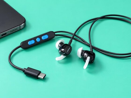 Bose volta aos fios com earbuds simples e cancelamento de ruído