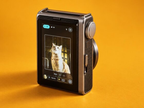 Instax Mini Evo 2 aproxima-se ainda mais de uma câmara digital